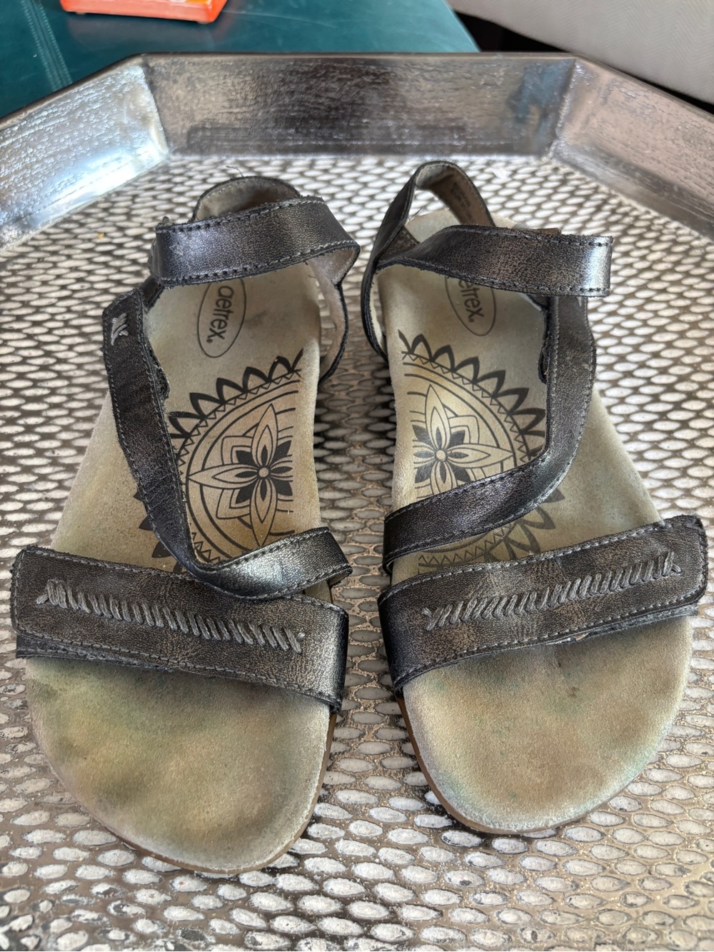 Aetrex Gabby Pewter Metallic Adjustable Sandals 5.5 - Picture 2 of 5